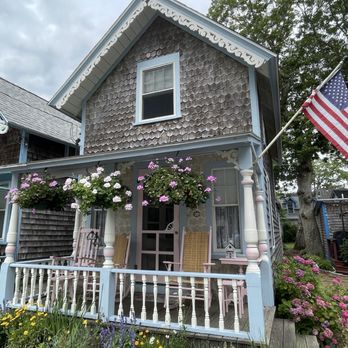 Experience Rhode Island Tours - gingerbread cottages in Oak Bluffs - Historical Tours Near Me - Providence, Rhode Island