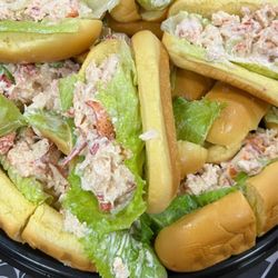 J&M Seafood - Creamy Lobster roll in potato buns with lettuce, my favorite !!