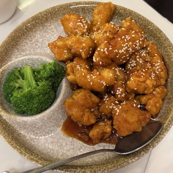 Etang Asian Bistro - Sesame chicken - Asian Fusion Near Me - Pooler, Georgia Etang Asian Bistro - Sesame chicken - Asian Fusion Near Me - Pooler, Georgia