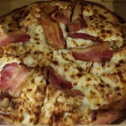 chicken and bacon Alfredo on sweet potato crust