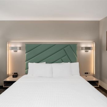 La Quinta by Wyndham Jackson - Guest room - Hotels Near Me - Jackson, Tennessee La Quinta by Wyndham Jackson - Guest room - Hotels Near Me - Jackson, Tennessee