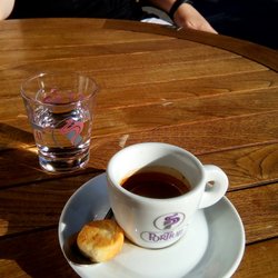 Van Dooren - Espresso mit Keks und Wasser