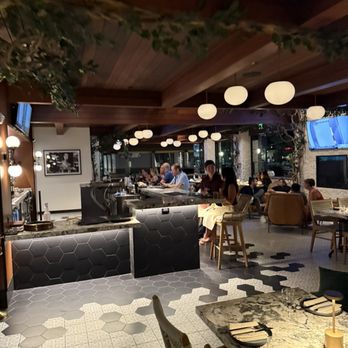 Selvin’s Restaurant & Lounge - New American Near Me - Thousand Oaks, California