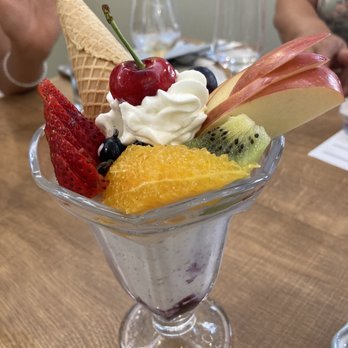 Waikiki Leia - Fruit parfait - Wedding Chapels Near Me - Honolulu, Hawaii Waikiki Leia - Fruit parfait - Wedding Chapels Near Me - Honolulu, Hawaii