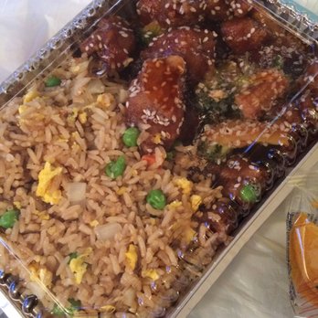 First Wok - Combination dinner special sesame chicken - Chinese Near Me - Cincinnati, Ohio