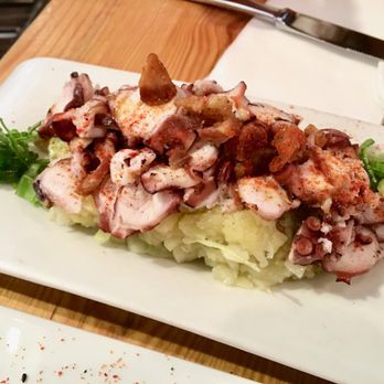 Ovejas Negras - Octopus, mashed potatoes and cabbage (€8) - Tapas Bars Near Me - Seville, SE Ovejas Negras - Octopus, mashed potatoes and cabbage (€8) - Tapas Bars Near Me - Seville, SE