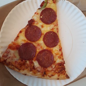 Brother's Pizza and Wings - Pepperoni Slice Taste: 3/5 - Pizza Near Me - Toronto, Ontario