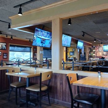 Applebee's Grill + Bar - a view of the dining area - American Near Me - Lincoln, Nebraska