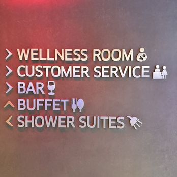 United Club - Airport Lounges Near Me - Newark, New Jersey
