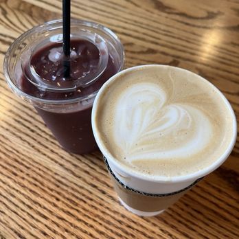 Rockies Cafe - Vanilla late and Acai smoothie - Coffee & Tea Near Me - Melbourne Beach, Florida