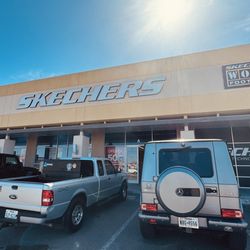 SKECHERS Warehouse Outlet