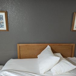 Murphys Inn Motel - King bed with queen headboard