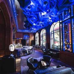 Le Bar du Plaza Athénée - Hôtel Plaza Athénée, Le Bar, Paris.