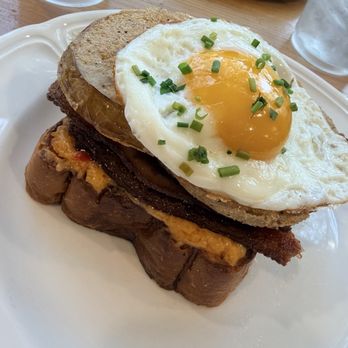 Roux Diner - Fried green tomato, thick cut toast, pimento cheese, bacon, sunny side up egg - Breakfast & Brunch Near Me - Chicago, Illinois