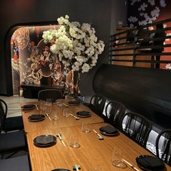 Komodo Dallas - Table