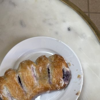 Froehlich's Bakery - Bakeries Near Me - Three Oaks, Michigan