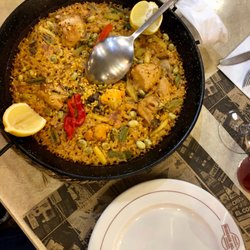 El Bodegón del Mar - Paella with Chicken and Vegetables