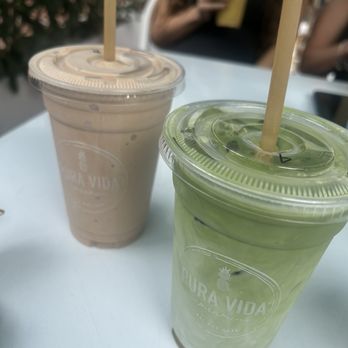 Pura Vida Miami - ICED MATCHA LATTE and PB LOVER shake - Breakfast & Brunch Near Me - Miami, Florida