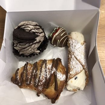 Carlo's Bakery - Pastries Chocolate Strawberries Lobster Tail Cannoli - Bakeries Near Me - Hoboken, New Jersey