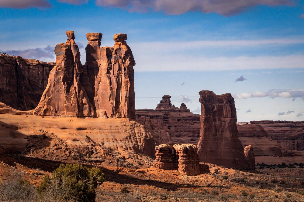 Moab Scenic Adventures Logo