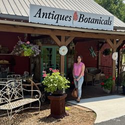 Antiques & Botanicals - Outside with my Bride