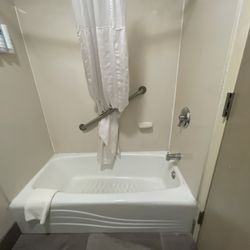 Country Inn & Suites by Radisson, Port Clinton, OH - Just NO