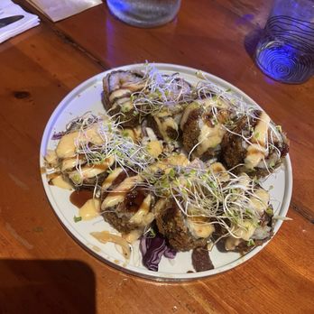 Lulu's Waikiki - aloha roll - Burgers Near Me - Honolulu, Hawaii