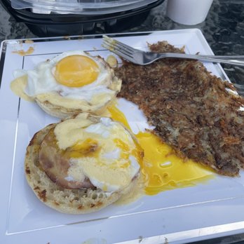 Star Bar Grill - Eggs 5 Star Benedict - American Near Me - Branson, Missouri