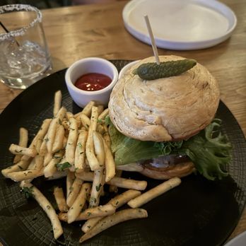 3128 Social House - The burger - Gastropubs Near Me - Albuquerque, New Mexico