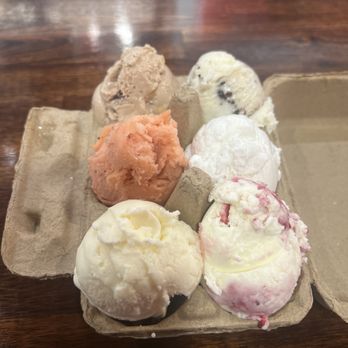 Sweetlee's Ice Cream - Flight of ice cream form - Ice Cream & Frozen Yogurt Near Me - Tumwater, Washington Sweetlee's Ice Cream - Flight of ice cream form - Ice Cream & Frozen Yogurt Near Me - Tumwater, Washington