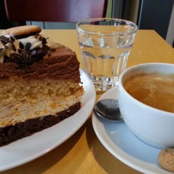 Ess Eins - Schokoladen-Orangen-Torte mit einem Kaffee