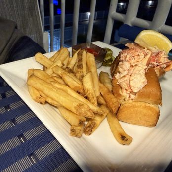 Latitudes Wentworth By The Sea - Lobster roll & fries - Seafood Near Me - New Castle, New Hampshire