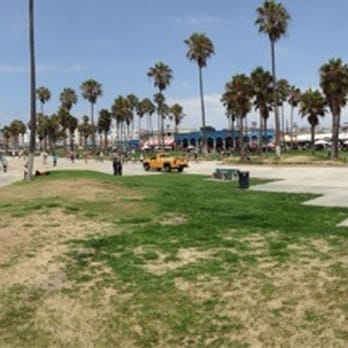 Venice Beach Boardwalk - Beaches Near Me - Venice, California Venice Beach Boardwalk - Beaches Near Me - Venice, California