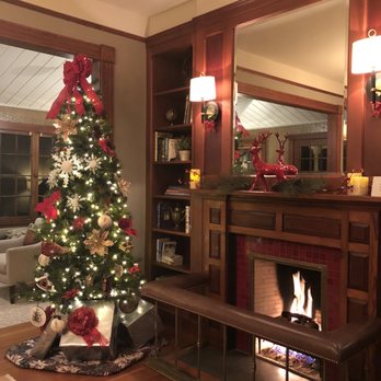 The Outlook Lodge - Guest Houses Near Me - Green Mountain Falls, Colorado