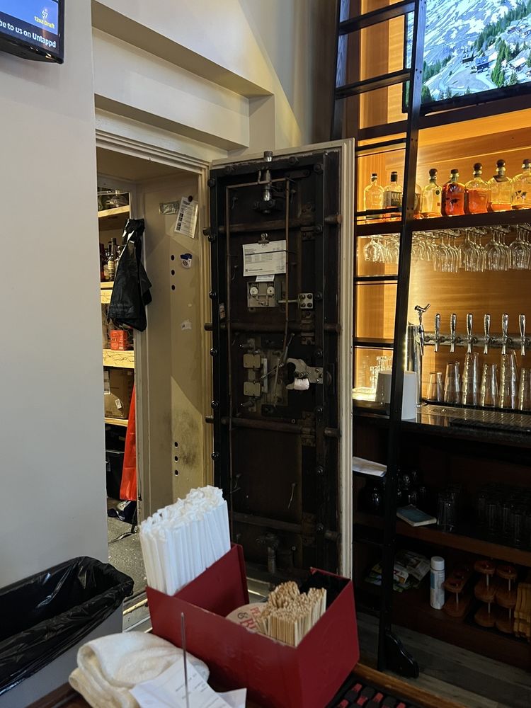 Poppy’s Bites & Barrels