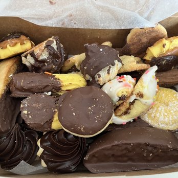 D'amato's Bakery - My almost 2 lbs of cookies! - Bakeries Near Me - Chicago, Illinois D'amato's Bakery - My almost 2 lbs of cookies! - Bakeries Near Me - Chicago, Illinois