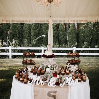 Sugar Cubed Cakes - Cupcakes Near Me - Gresham, Oregon