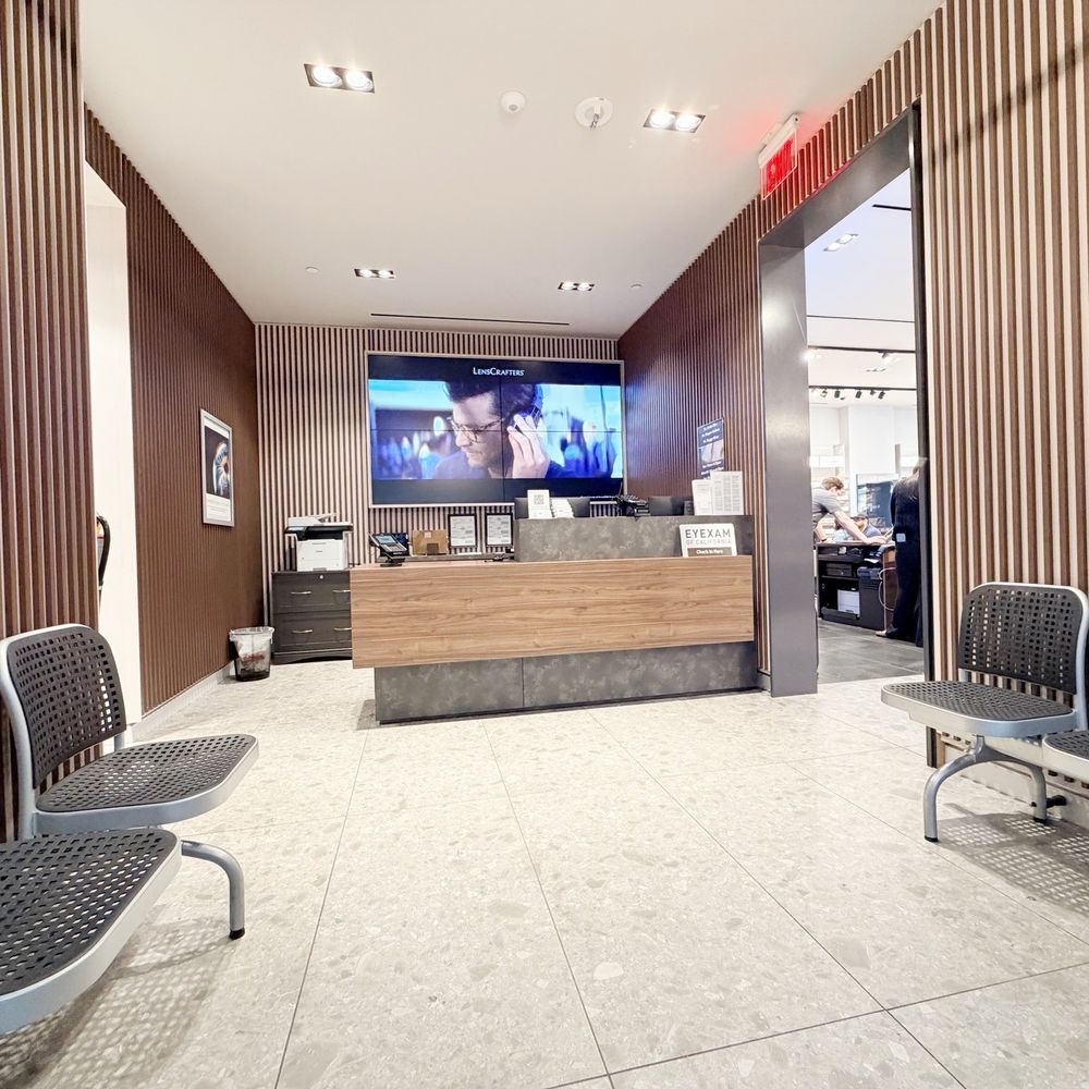 LensCrafters - Waiting area for eye exam - Eyewear & Opticians Near Me - Temecula, California LensCrafters - Waiting area for eye exam - Eyewear & Opticians Near Me - Temecula, California