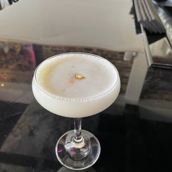 Rosé by Peno - Crème Lemoncello Death Drop cocktail - Seafood Near Me - Saint Louis, Missouri