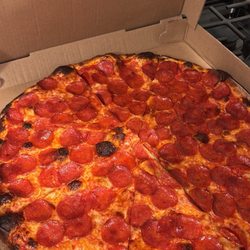 Angolino Pizza - Pepperoni pizza