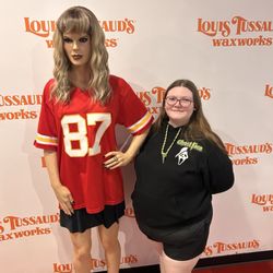 Ripley's Believe It or Not! - This wax is supposed to be Taylor swift... what do you think though still got a pic