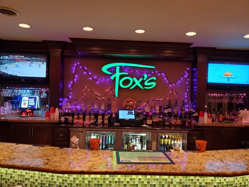 Fox's Lounge Logo
