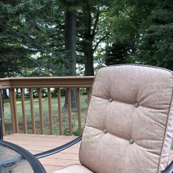 Bonnie Castle Farm Bed & Breakfast - Beautiful decks surrounded by big beautiful old trees to sit and relax.