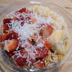 Freshouse Food & Juice Bar - I am forbidden - mango base with banana, strawberries and coconut shavings