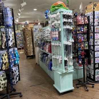 Harbour Town - Trinkets and souvenirs - Shopping Centers Near Me - Hilton Head Island, South Carolina Harbour Town - Trinkets and souvenirs - Shopping Centers Near Me - Hilton Head Island, South Carolina