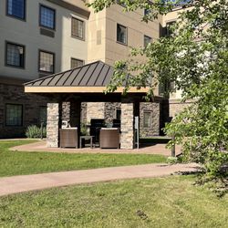 Staybridge Suites Eau Claire - Altoona - Two gas grills