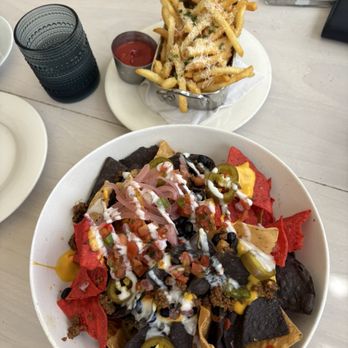 Ocean Social - Nachos French Fries truffle - Breakfast & Brunch Near Me - Miami Beach, Florida