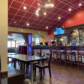 Yu's Mandarin - bar area - Chinese Near Me - Vernon Hills, Illinois