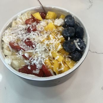 Cafe Del Alma - Yogurt bowl - Coffee & Tea Near Me - North Miami Beach, Florida