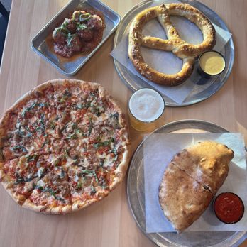 Southern Peak Brewery - Pizza Near Me - Apex, North Carolina Southern Peak Brewery - Pizza Near Me - Apex, North Carolina
